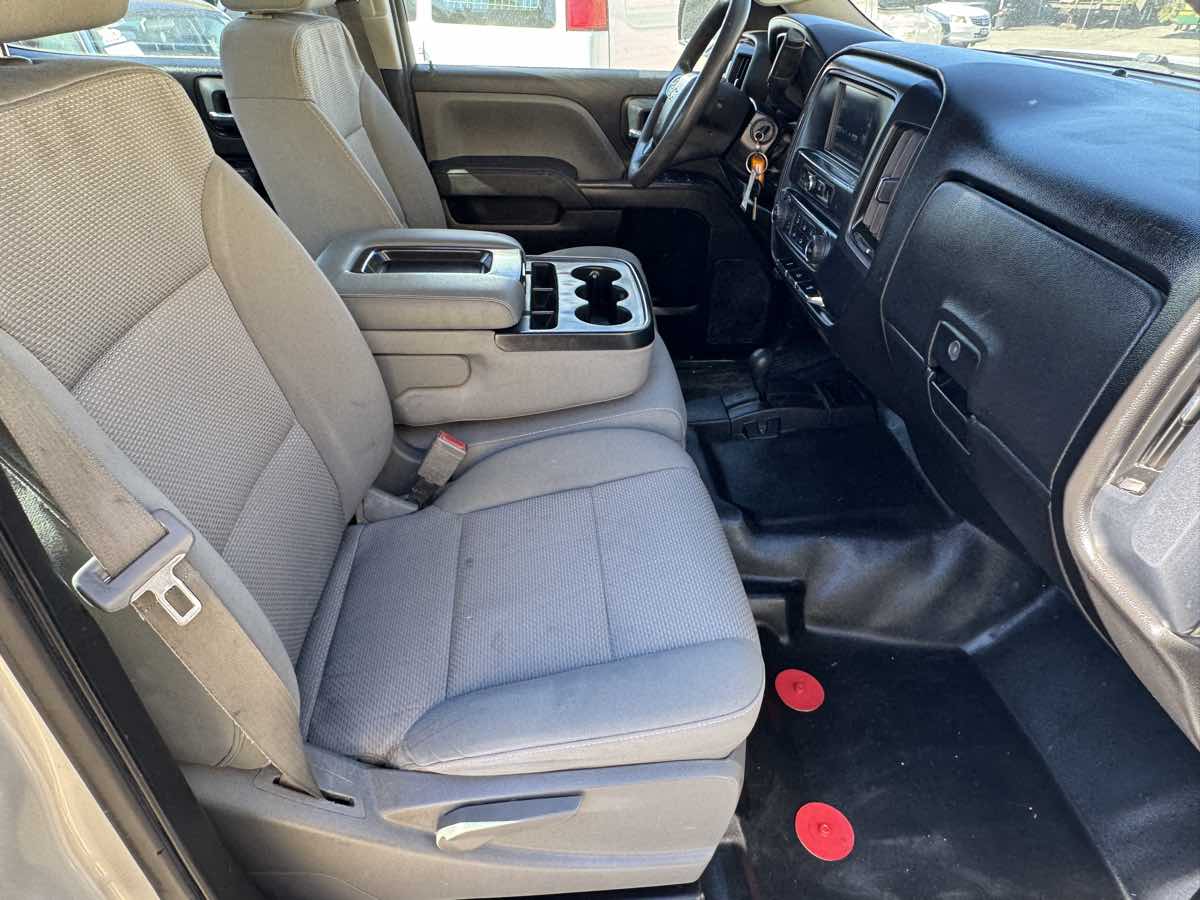 Photo 13 of this Chevrolet Silverado 2500HD