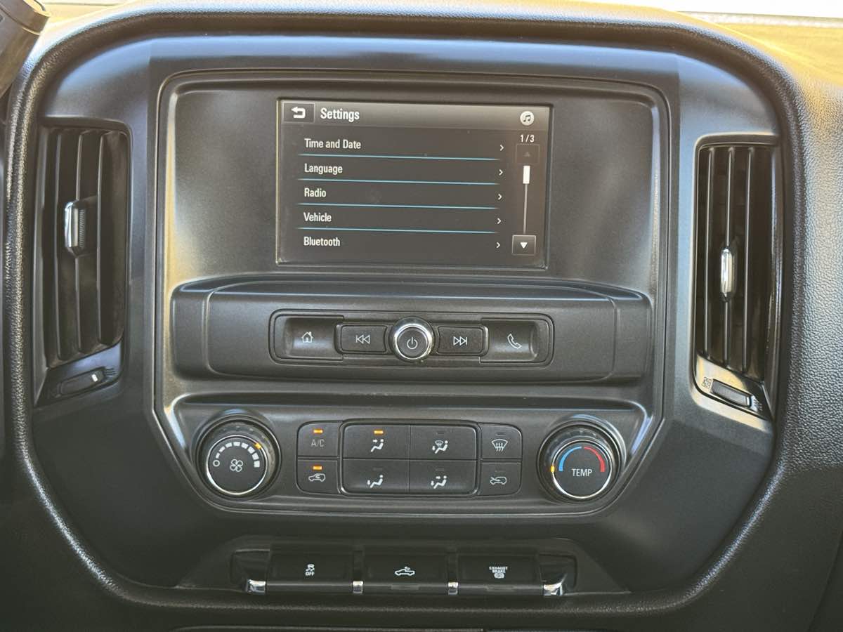 Photo 18 of this Chevrolet Silverado 2500HD