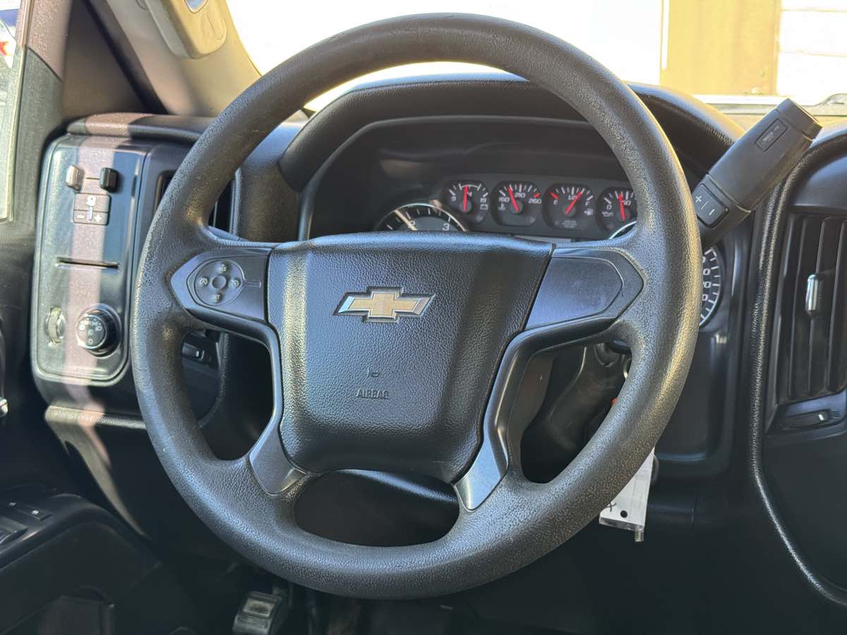 Photo 19 of this Chevrolet Silverado 2500HD