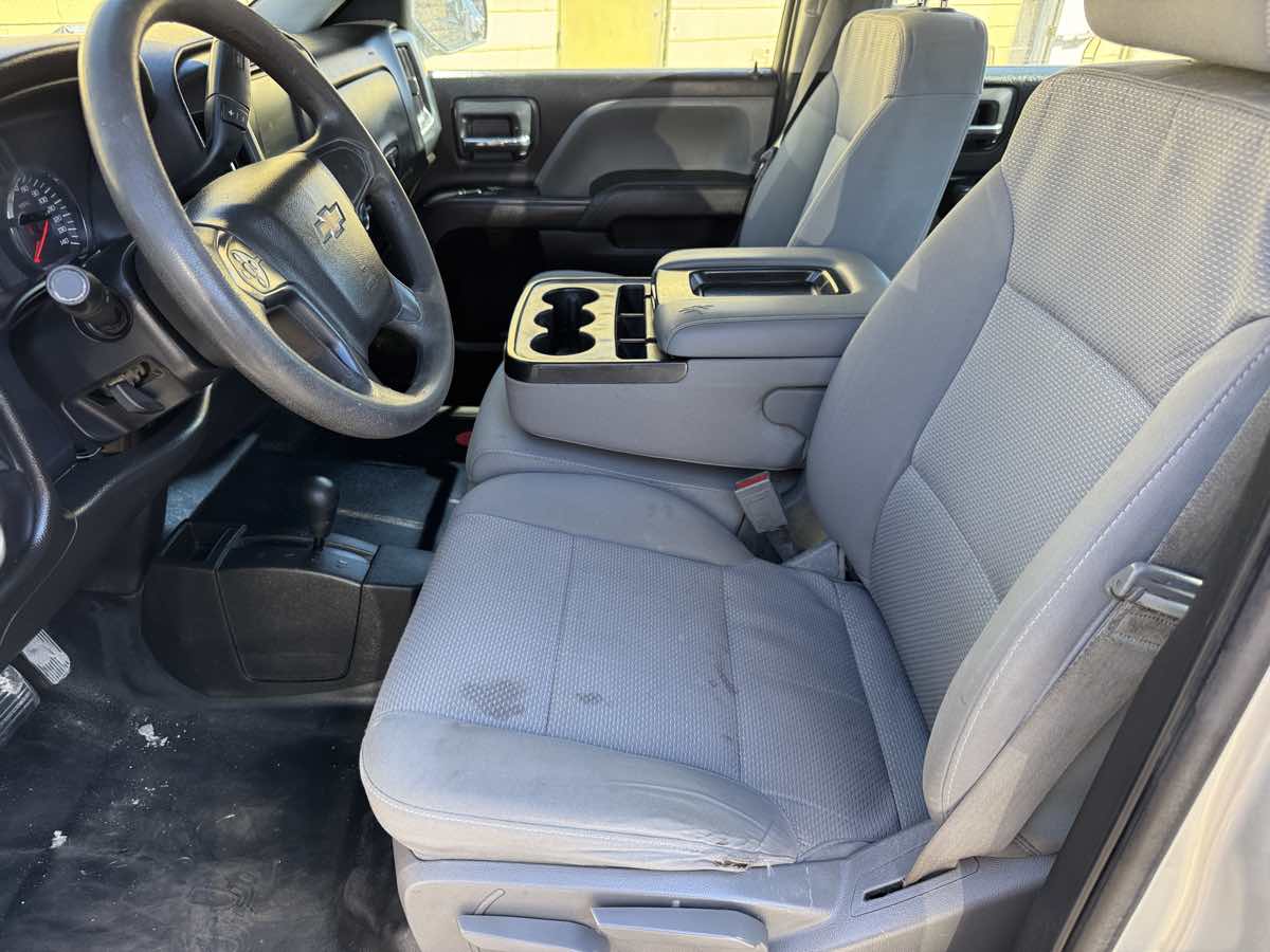 Photo 21 of this Chevrolet Silverado 2500HD