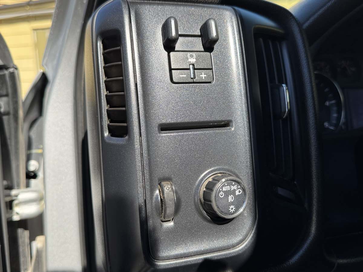 Photo 22 of this Chevrolet Silverado 2500HD