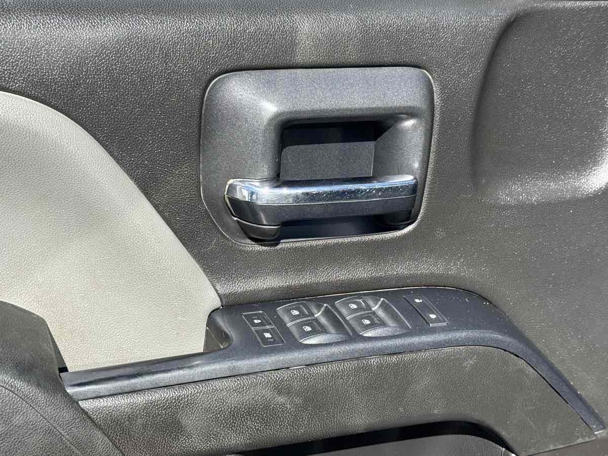 Photo 23 of this Chevrolet Silverado 2500HD