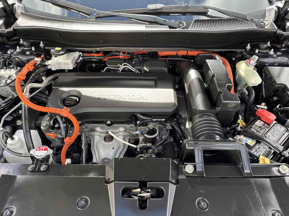 Photo 8 of this Honda CR-V Hybrid