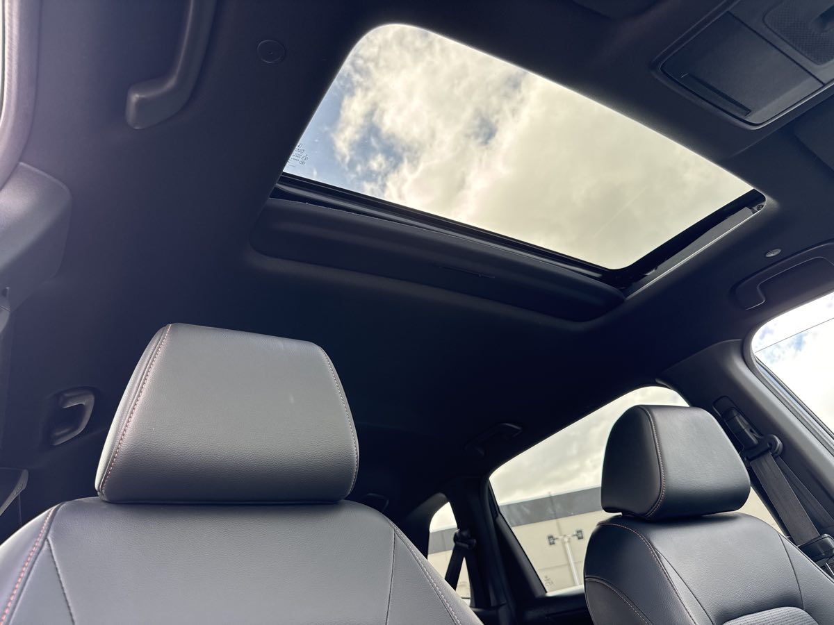 Photo 16 of this Honda CR-V Hybrid