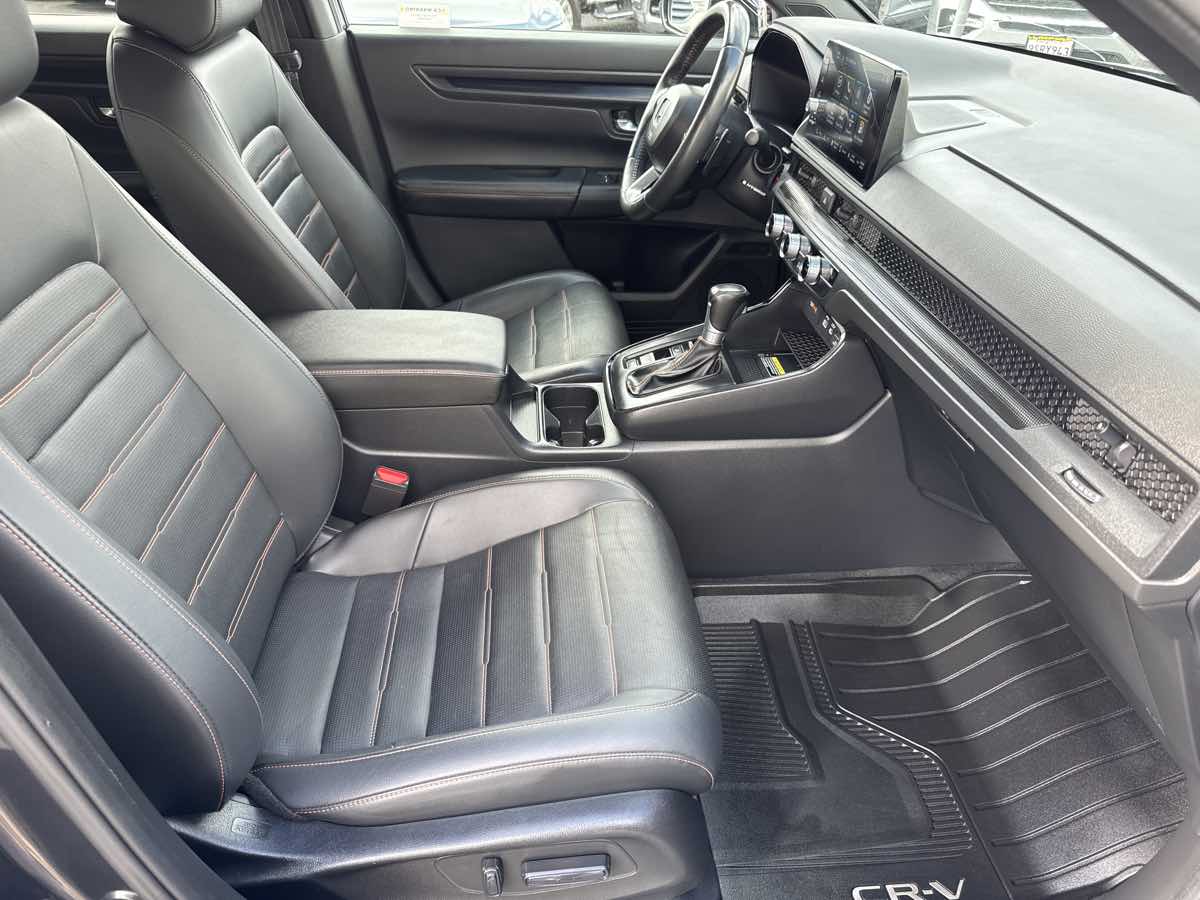Photo 17 of this Honda CR-V Hybrid