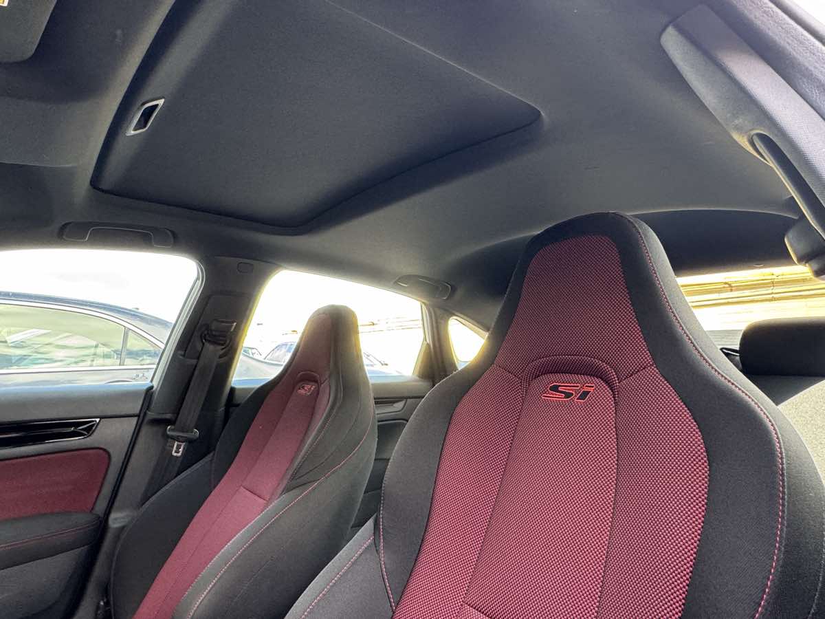 Photo 3 of this Honda Civic Si