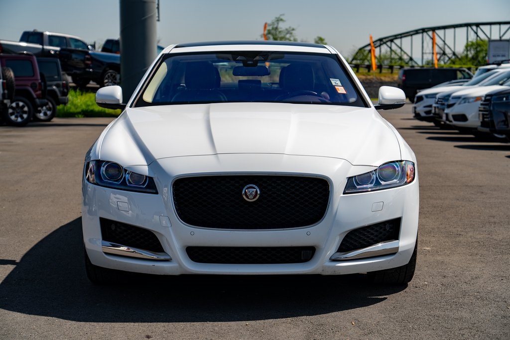 2018 Jaguar XF 25t Prestige photo 3