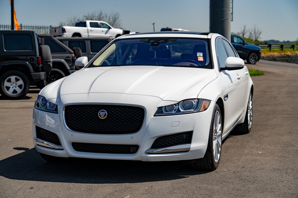 2018 Jaguar XF 25t Prestige photo 4