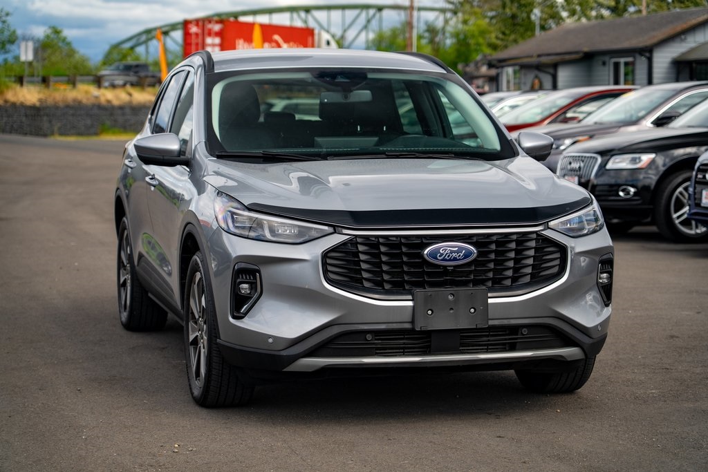 2023 Ford Escape Platinum photo 2