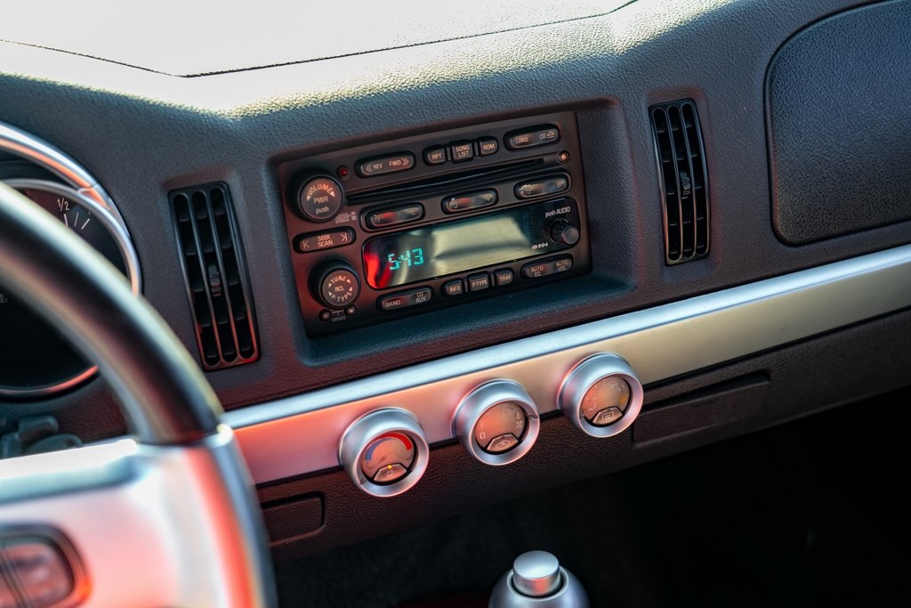 2003 Chevrolet SSR photo 17