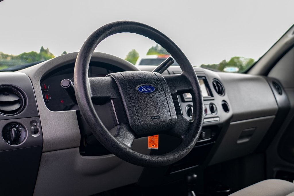 2005 Ford F-150 STX photo 11