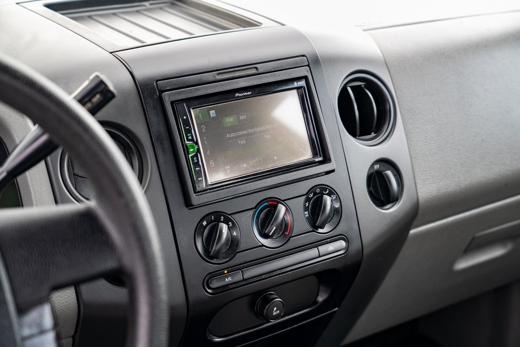 2005 Ford F-150 STX photo 16