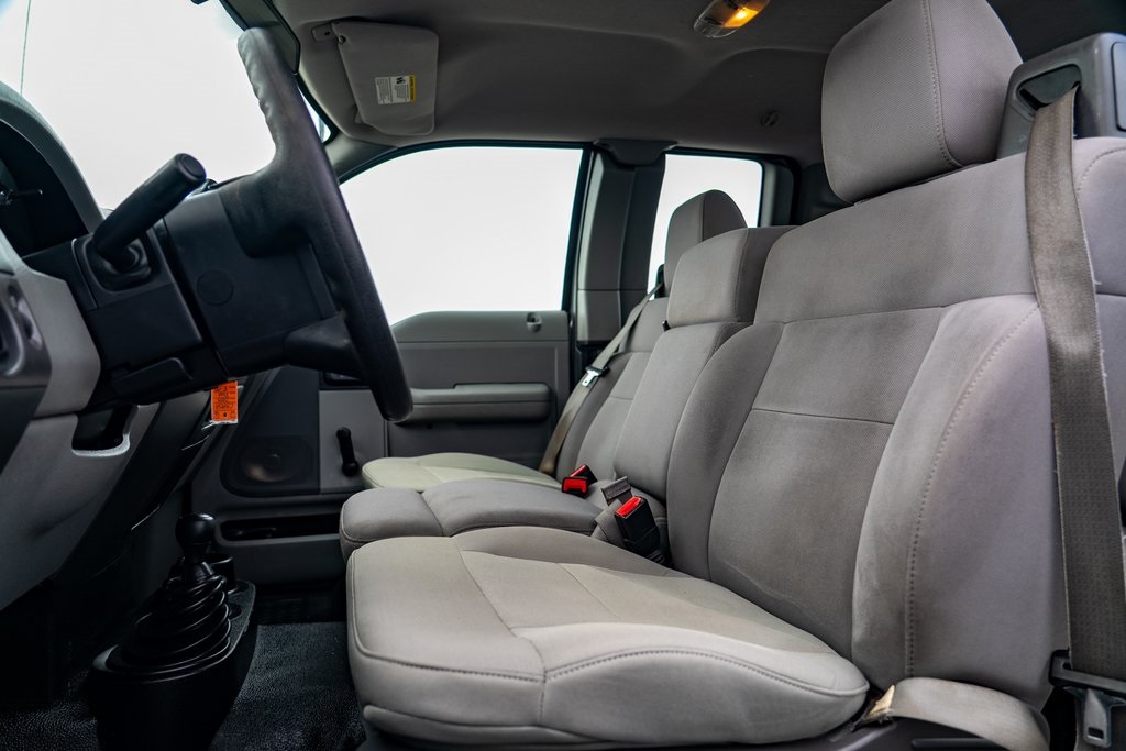 2005 Ford F-150 STX photo 17