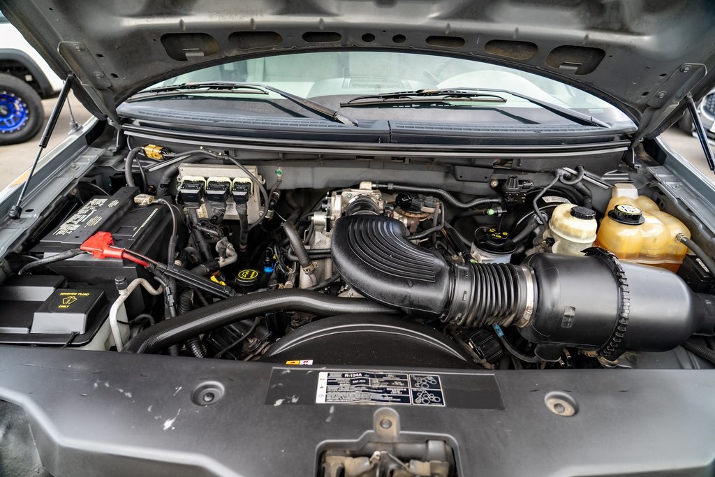 2005 Ford F-150 STX photo 19