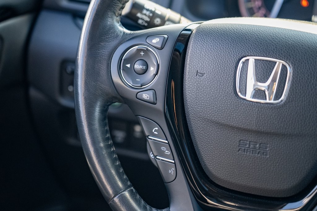 2017 Honda Ridgeline RTL-E photo 16
