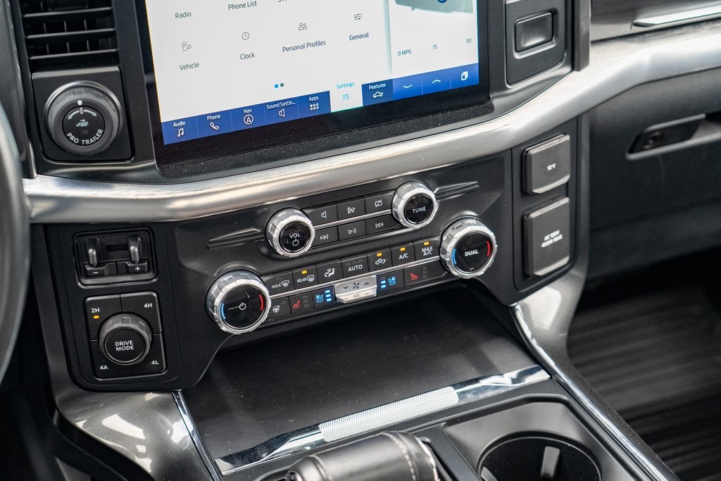 2022 Ford F-150 Lariat photo 22