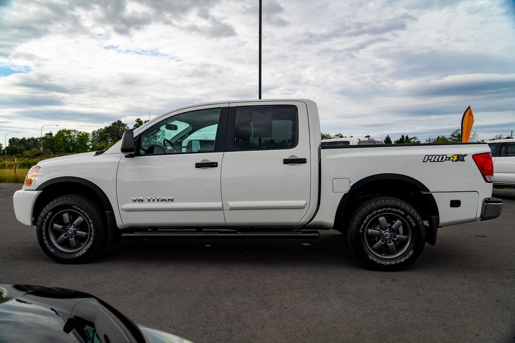 2014 Nissan Titan Crew Cab S photo 2
