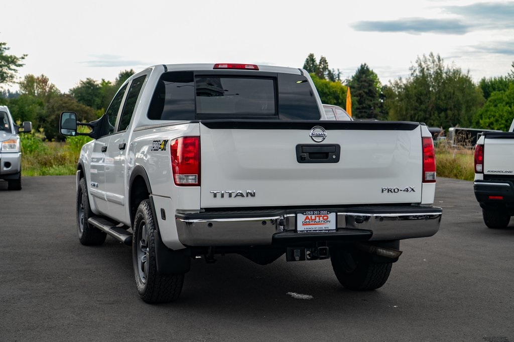 2014 Nissan Titan Crew Cab S photo 3