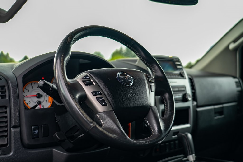 2014 Nissan Titan Crew Cab S photo 8