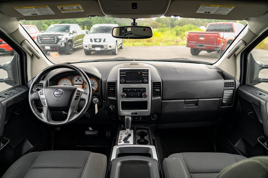 2014 Nissan Titan Crew Cab S photo 11