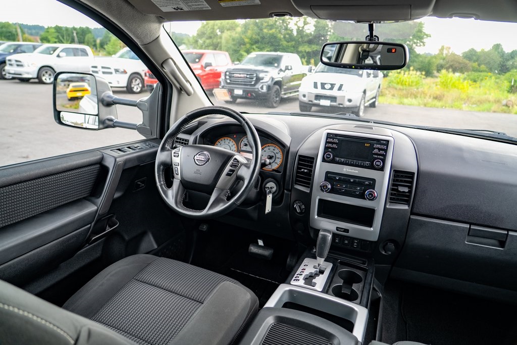 2014 Nissan Titan Crew Cab S photo 15
