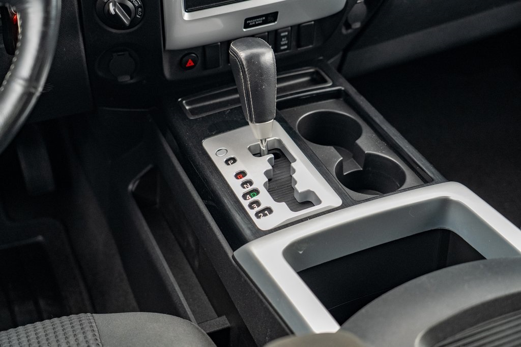 2014 Nissan Titan Crew Cab S photo 16