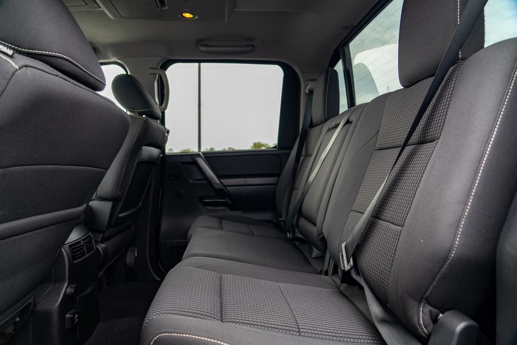 2014 Nissan Titan Crew Cab S photo 17