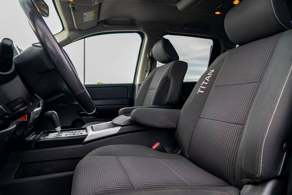 2014 Nissan Titan Crew Cab S photo 18