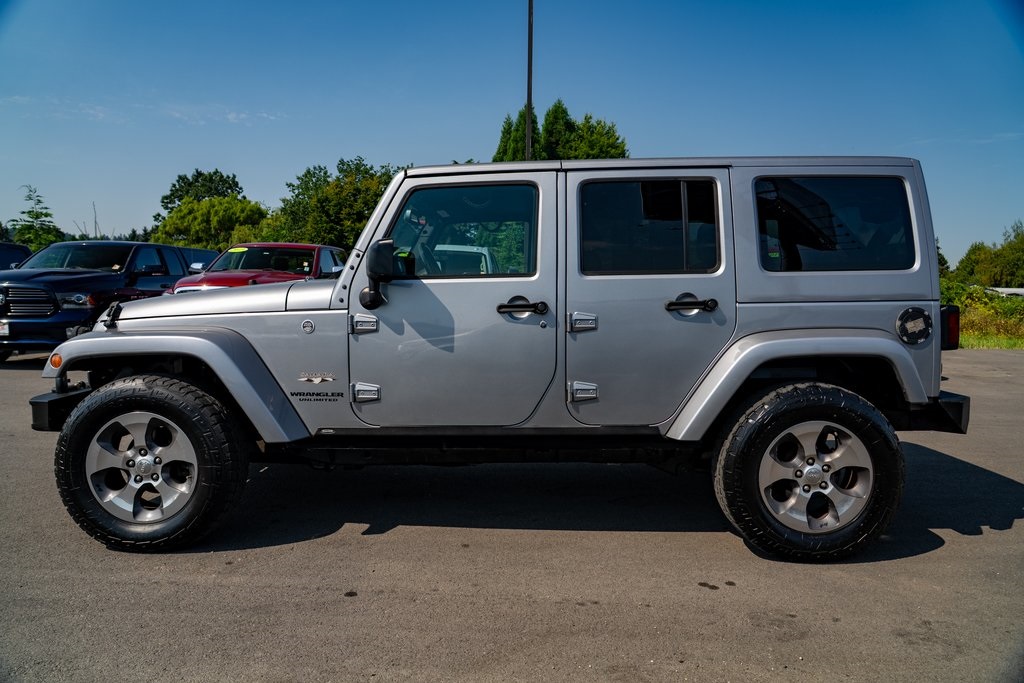 2017 Jeep Wrangler Unlimited Sahara photo 11