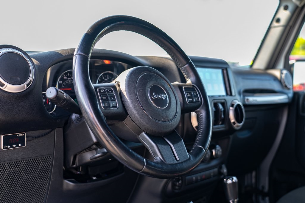 2017 Jeep Wrangler Unlimited Sahara photo 12