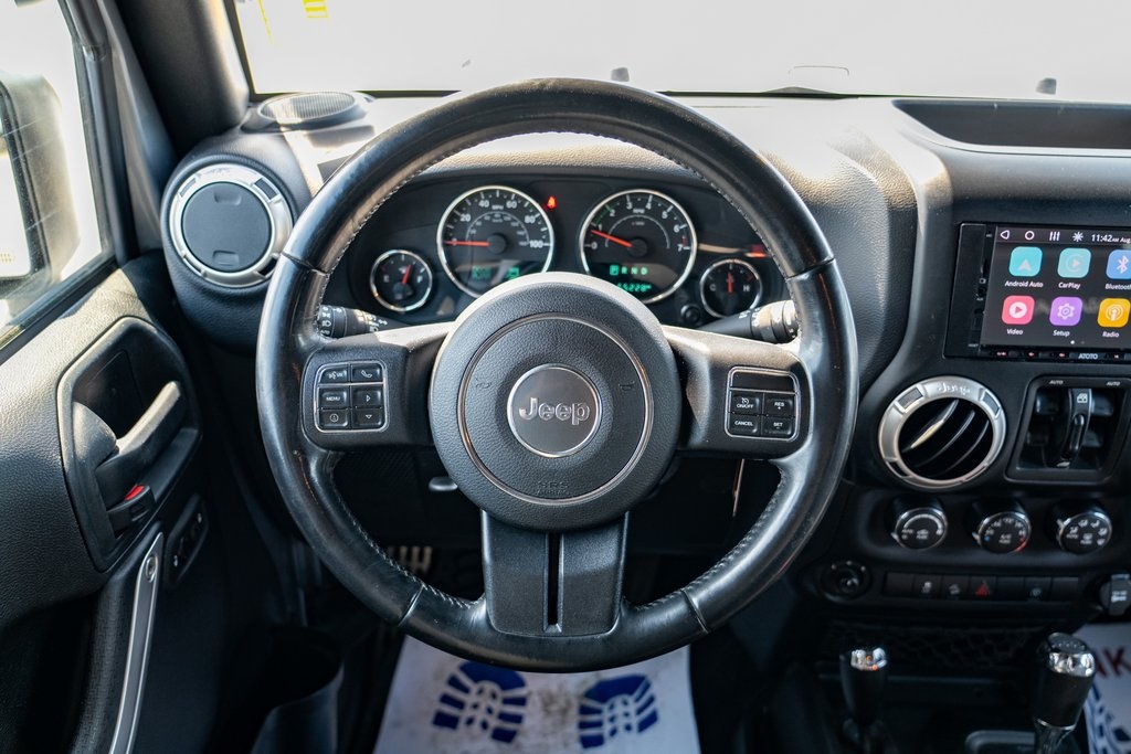 2017 Jeep Wrangler Unlimited Sahara photo 13