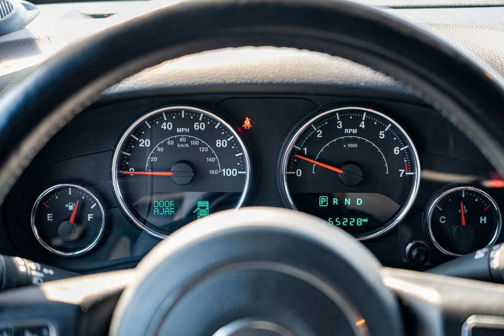 2017 Jeep Wrangler Unlimited Sahara photo 14