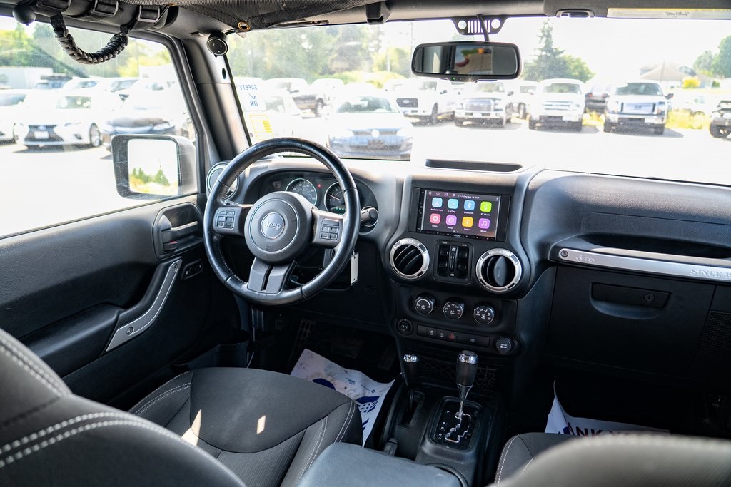 2017 Jeep Wrangler Unlimited Sahara photo 19