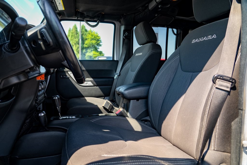 2017 Jeep Wrangler Unlimited Sahara photo 21