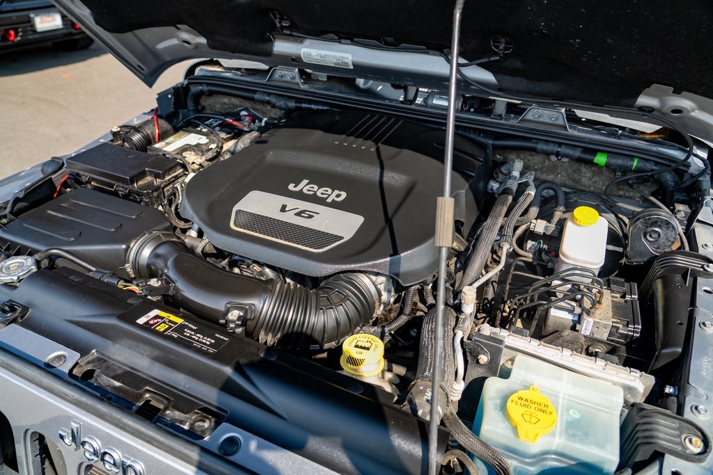 2017 Jeep Wrangler Unlimited Sahara photo 25