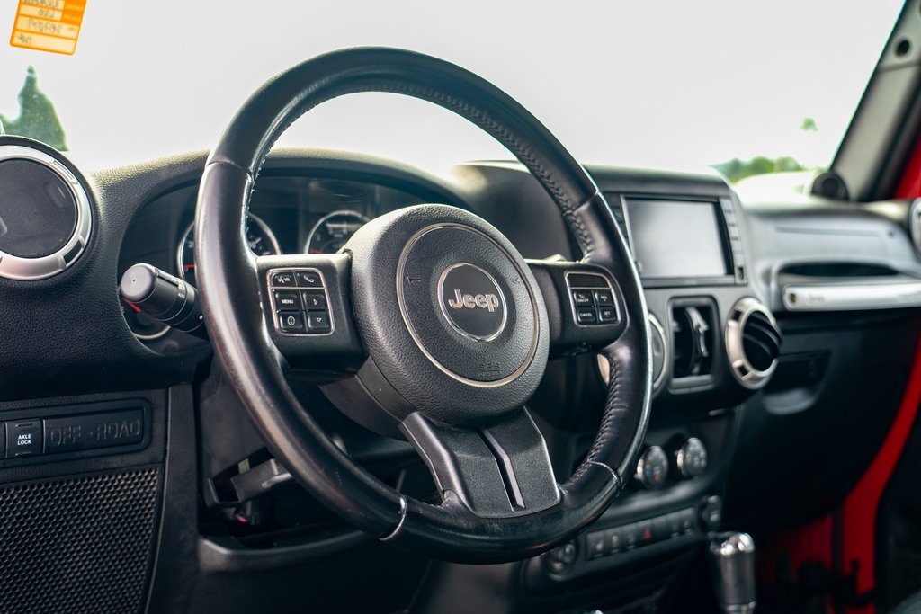 2014 Jeep Wrangler Unlimited Rubicon photo 13