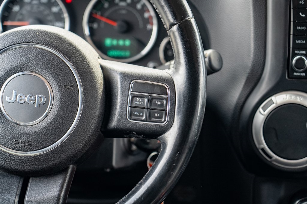 2014 Jeep Wrangler Unlimited Rubicon photo 18
