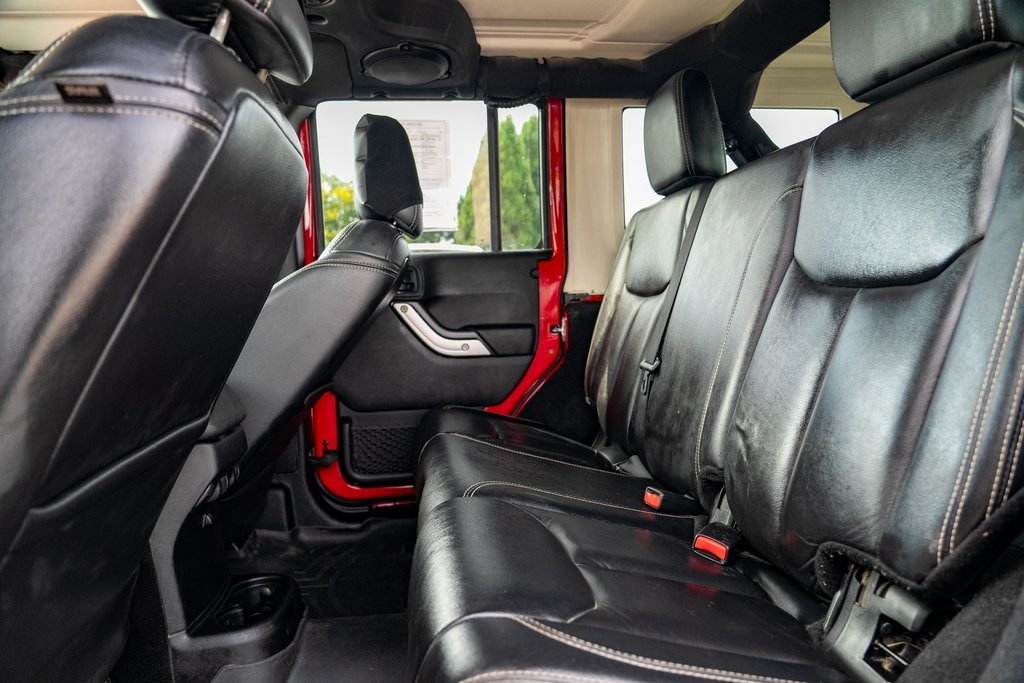 2014 Jeep Wrangler Unlimited Rubicon photo 21