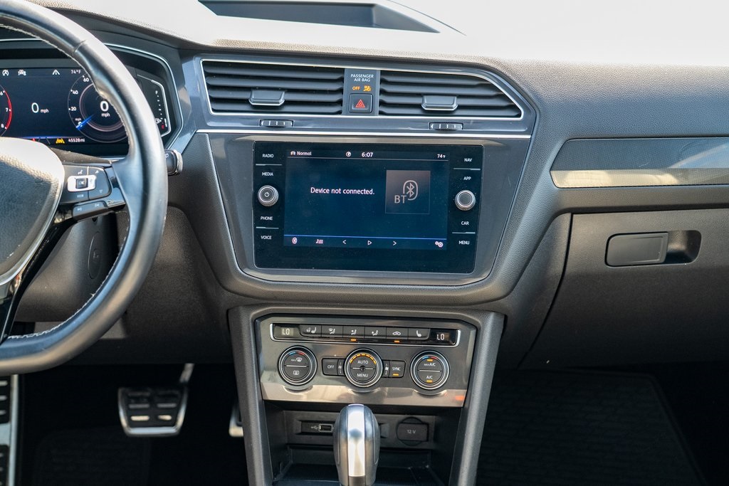 2020 Volkswagen Tiguan SEL Premium R-Line photo 17