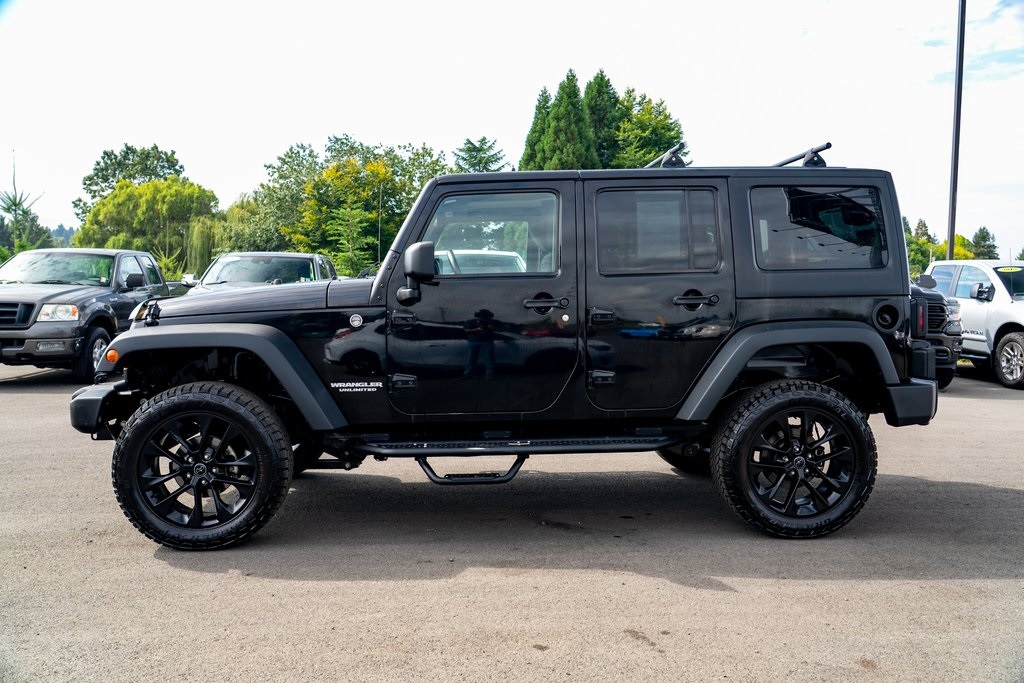2013 Jeep Wrangler Unlimited Rubicon photo 12