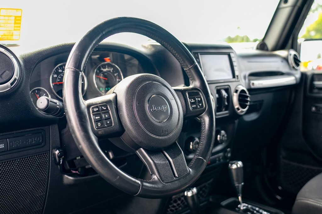 2013 Jeep Wrangler Unlimited Rubicon photo 13