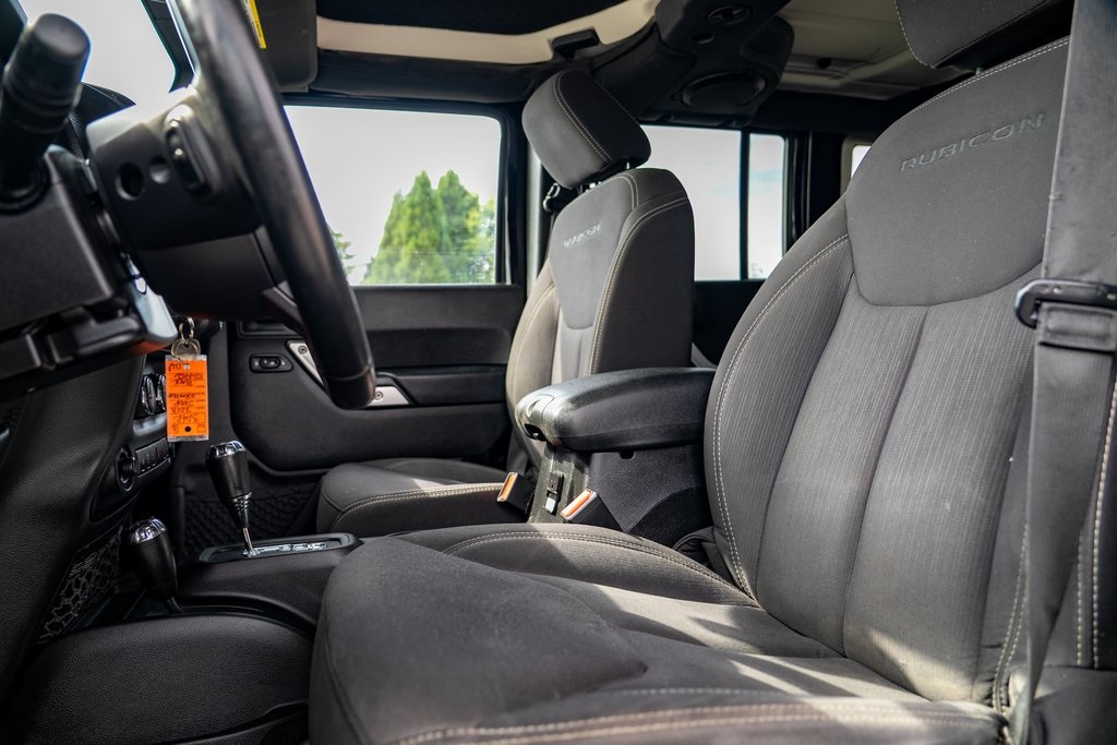 2013 Jeep Wrangler Unlimited Rubicon photo 14