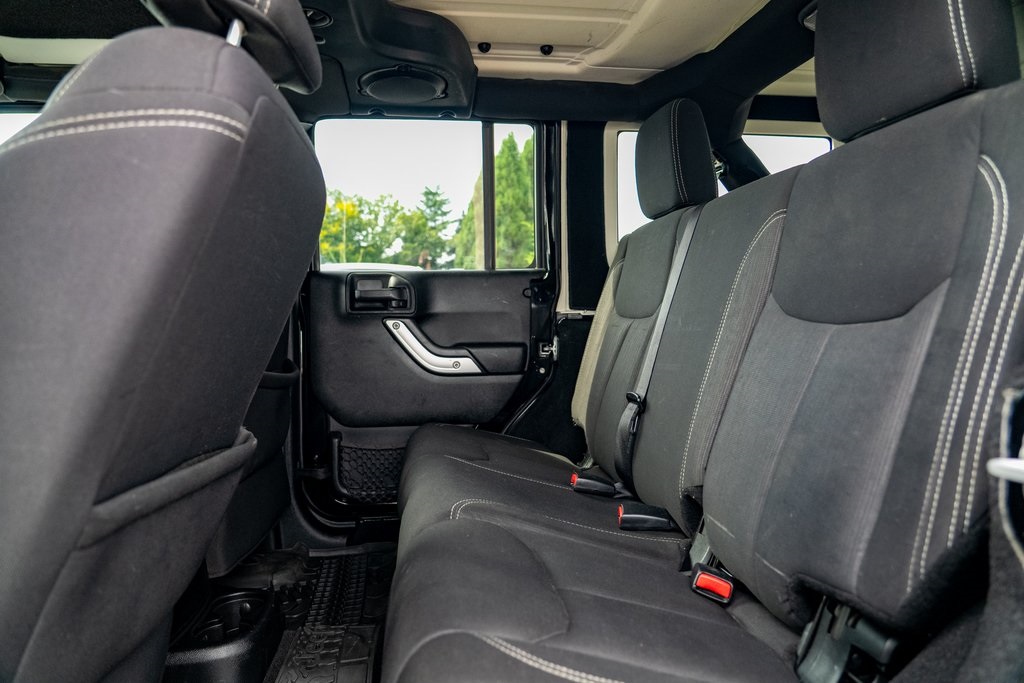 2013 Jeep Wrangler Unlimited Rubicon photo 15