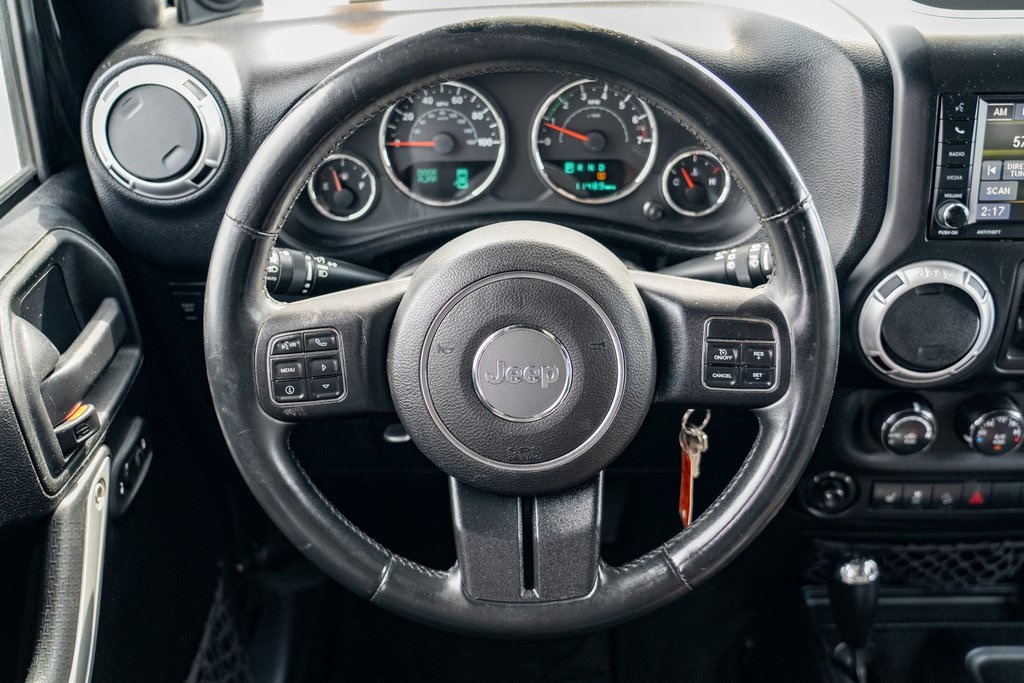 2013 Jeep Wrangler Unlimited Rubicon photo 16