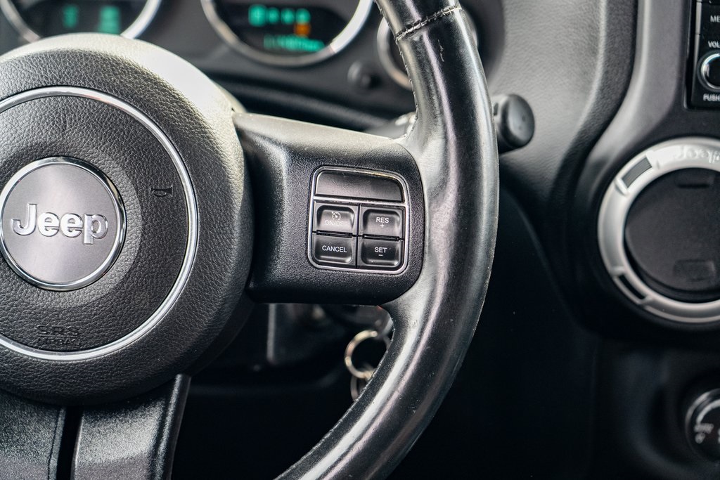 2013 Jeep Wrangler Unlimited Rubicon photo 20