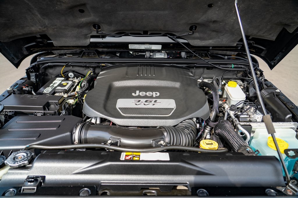 2013 Jeep Wrangler Unlimited Rubicon photo 26