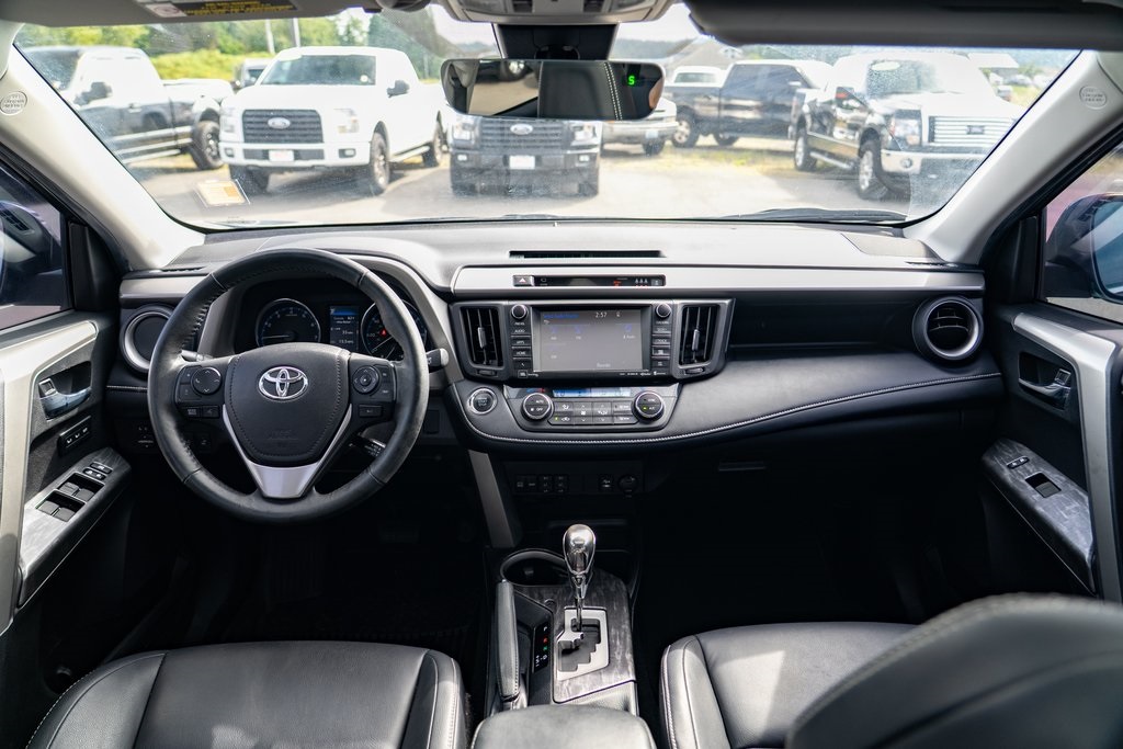 2018 Toyota RAV4 Platinum photo 10