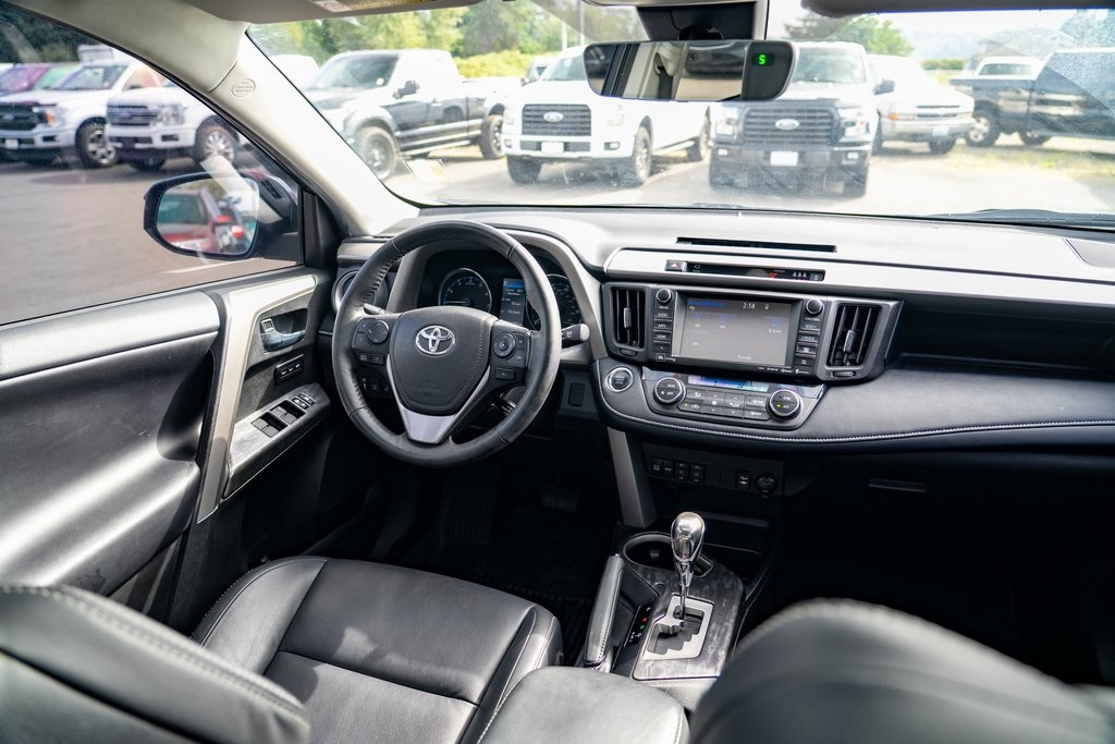 2018 Toyota RAV4 Platinum photo 14