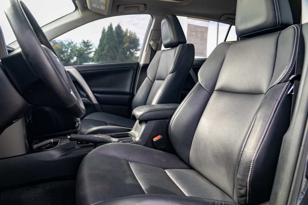 2018 Toyota RAV4 Platinum photo 17