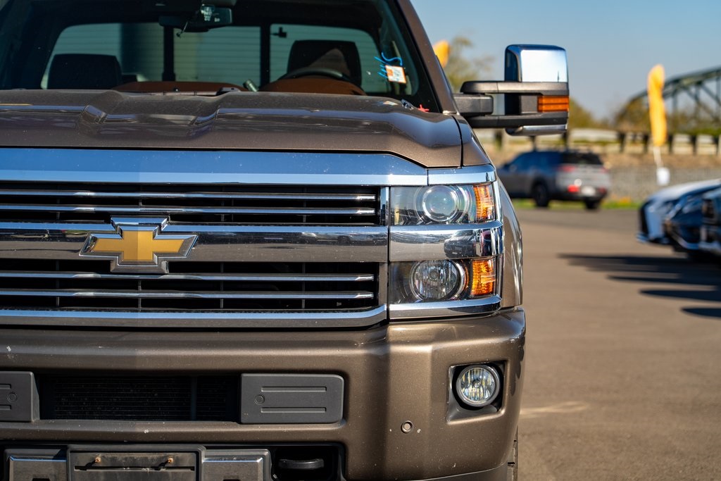 2015 Chevrolet Silverado 2500HD High Country photo 3